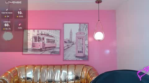 Mia online show from November 19, 2025, 1:22 pm