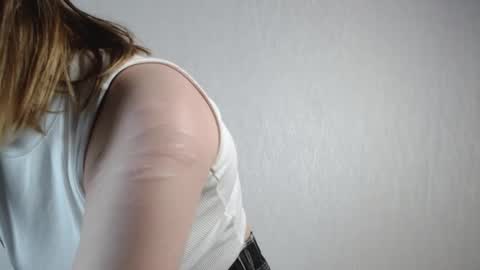 Mia online show from January 12, 2026, 3:06 pm