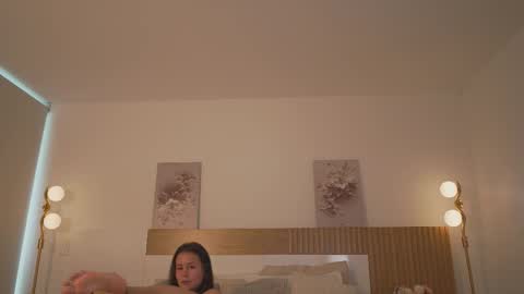 Snapshot of mia_greyy chatting on December 20, 2025, 9:11 pm online show from December 20, 2025, 9:11 pm