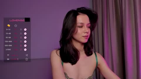 Mia online show from September 28, 2025, 7:30 pm