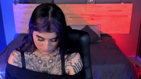 Val  online show from January 22, 2025, 11:10 pm