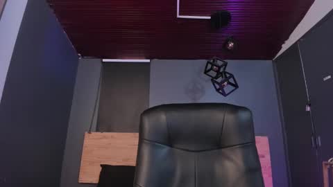 Val  online show from February 6, 2025, 8:56 pm