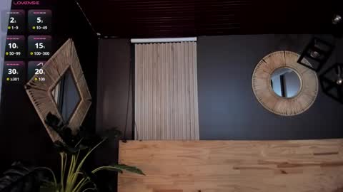 Val  online show from September 12, 2025, 11:43 am