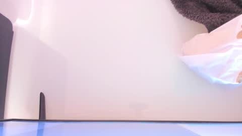    online show from October 21, 2025, 12:06 pm