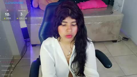 Snapshot of mia_kittie_m chatting on May 16, 2026, 8:00 am mia_kittie_m online show from May 16, 2026, 8:00 am