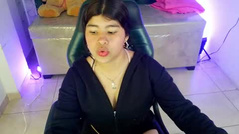 Snapshot of mia_kittie_m chatting on May 20, 2026, 7:31 pm mia_kittie_m online show from May 20, 2026, 7:31 pm