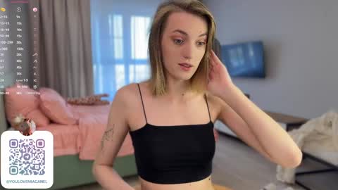Snapshot of mia_komoi chatting on May 6, 2026, 8:19 am Mia online show from May 6, 2026, 8:19 am