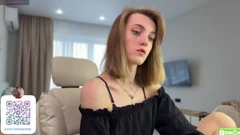 Snapshot of mia_komoi chatting on May 14, 2026, 9:16 am Mia online show from May 14, 2026, 9:16 am