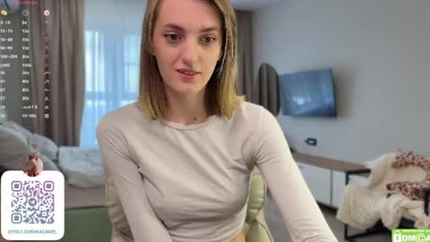 Snapshot of mia_komoi chatting on May 17, 2026, 9:06 am Mia online show from May 17, 2026, 9:06 am