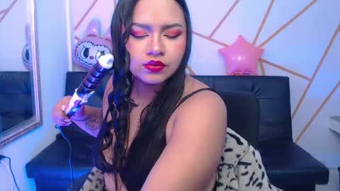 Snapshot of mia_kraviz chatting on May 20, 2026, 12:44 pm mia_kraviz online show from May 20, 2026, 12:44 pm