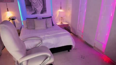 Mia Lane online show from May 12, 2026, 8:06 pm