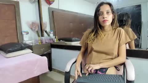 Snapshot of mia_lian_ chatting on September 9, 2025, 11:48 pm Mia Lian online show from September 9, 2025, 11:48 pm