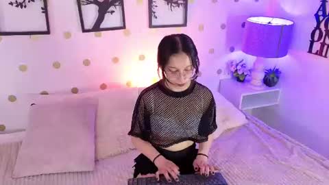 Mia online show from June 12, 2026, 11:14 pm