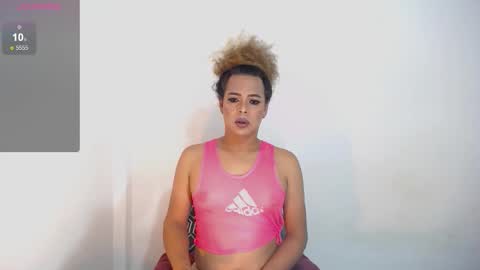 Snapshot of mia_luxce29 chatting on January 7, 2026, 3:31 am ---Mia--- online show from January 7, 2026, 3:31 am