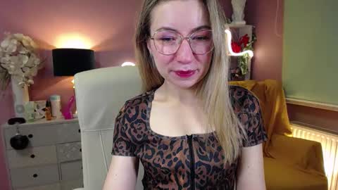 Snapshot of mia_luxx92 chatting on December 12, 2024, 7:52 am Mia online show from December 12, 2024, 7:52 am