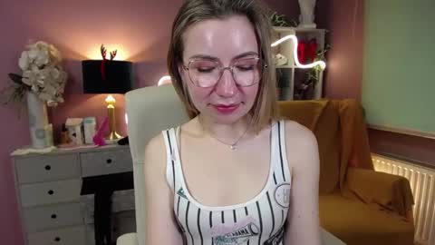 Snapshot of mia_luxx92 chatting on December 23, 2024, 12:19 pm Mia online show from December 23, 2024, 12:19 pm