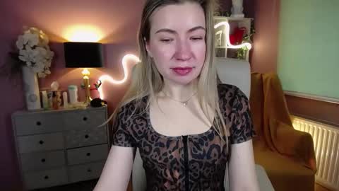 Snapshot of mia_luxx92 chatting on January 13, 2025, 10:36 am Mia online show from January 13, 2025, 10:36 am