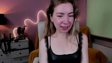 Snapshot of mia_luxx92 chatting on September 19, 2025, 6:37 am Mia online show from September 19, 2025, 6:37 am