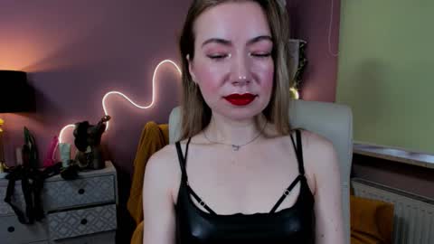 Snapshot of mia_luxx92 chatting on September 25, 2025, 7:01 am Mia online show from September 25, 2025, 7:01 am