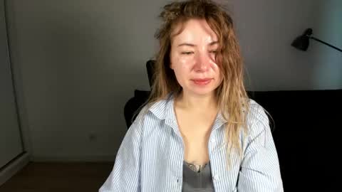 Snapshot of mia_luxx92 chatting on February 25, 2026, 7:29 am Mia online show from February 25, 2026, 7:29 am