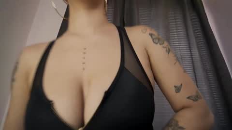 Snapshot of mia_millers2311 chatting on October 3, 2025, 2:14 pm mia independent model online show from October 3, 2025, 2:14 pm