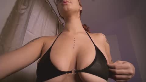 mia independent model online show from December 5, 2025, 3:09 pm