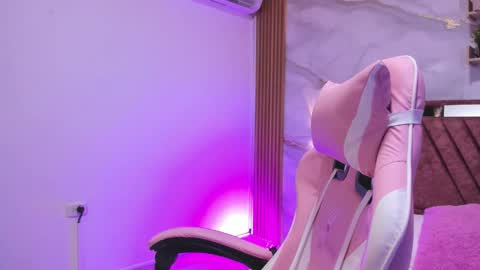 mia_naugthy4 online show from February 23, 2026, 7:33 pm