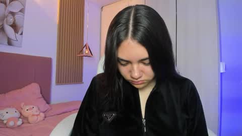 Mia Nevaeh - follow me online show from October 21, 2025, 8:42 pm