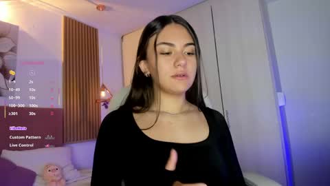 Mia Nevaeh - follow me online show from June 4, 2026, 8:26 pm