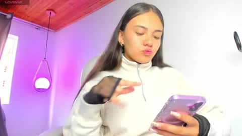 Mia Nevaeh - follow me online show from August 2, 2026, 9:24 pm