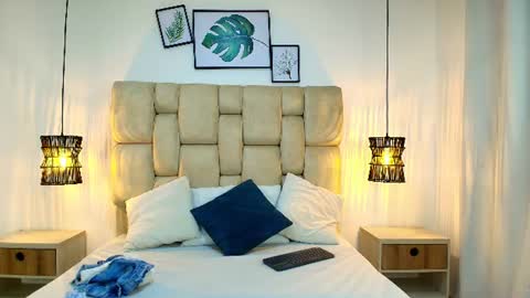 mia_nova18 online show from July 31, 2026, 12:04 pm