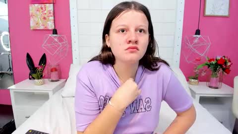 Snapshot of mia_parker02 chatting on December 3, 2025, 12:58 pm Mia online show from December 3, 2025, 12:58 pm