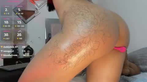 Snapshot of mia_pearlss chatting on March 5, 2025, 7:05 am Mia online show from March 5, 2025, 7:05 am
