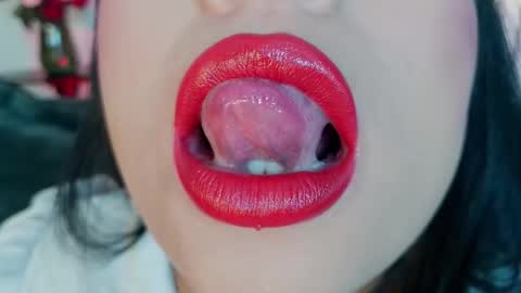 Mia online show from March 2, 2026, 10:16 pm