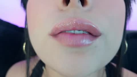 Mia online show from May 14, 2026, 10:49 pm