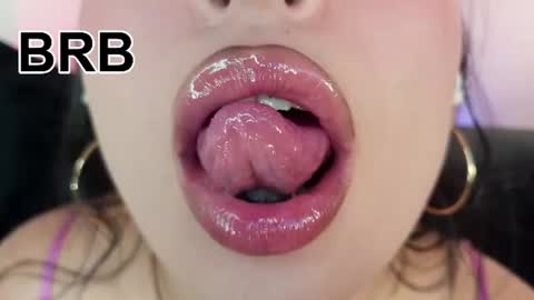 Mia online show from July 5, 2026, 5:42 pm