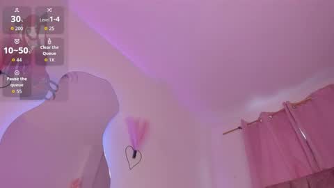 Snapshot of mia_royal chatting on February 27, 2026, 10:32 pm mia_royal online show from February 27, 2026, 10:32 pm