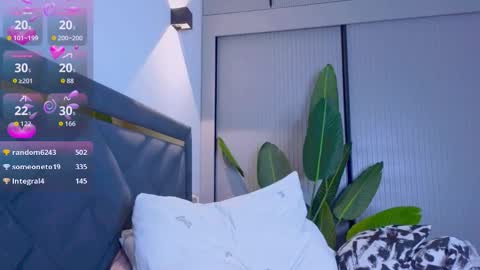 Snapshot of mia_sirenia chatting on November 2, 2025, 8:11 pm Mia online show from November 2, 2025, 8:11 pm