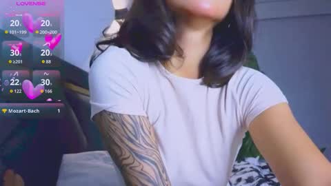 Snapshot of mia_sirenia chatting on November 7, 2025, 5:57 pm Mia online show from November 7, 2025, 5:57 pm