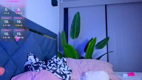 Snapshot of mia_sirenia chatting on February 22, 2026, 4:05 pm Mia online show from February 22, 2026, 4:05 pm