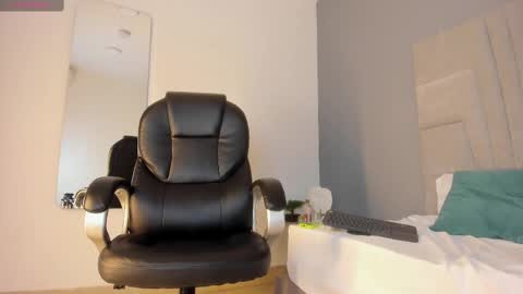 Snapshot of mia_smith_x chatting on March 4, 2025, 1:45 am mia_smith_x online show from March 4, 2025, 1:45 am