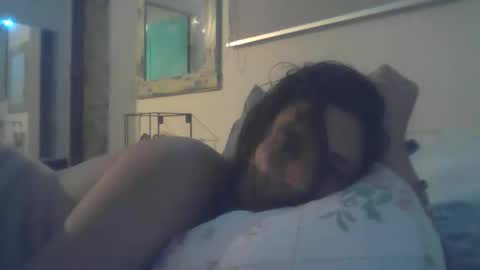 Mia online show from May 14, 2026, 6:53 am