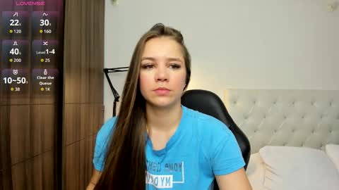 Mia online show from November 19, 2025, 12:05 pm