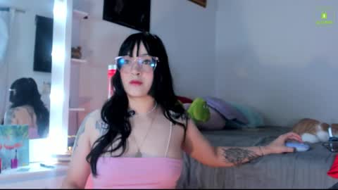 Snapshot of mia_starss chatting on November 18, 2025, 1:44 am Mia online show from November 18, 2025, 1:44 am