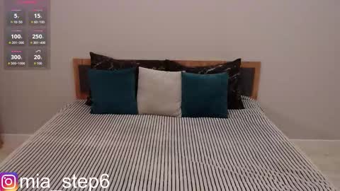 mia_stephan online show from September 15, 2025, 6:08 pm