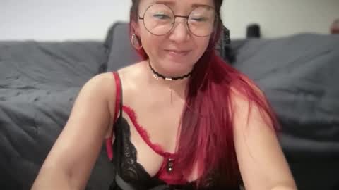 Mia online show from December 3, 2025, 6:17 pm