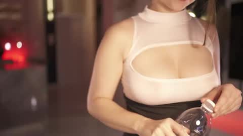 VixenMia online show from May 13, 2026, 3:59 am