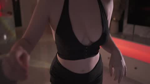 VixenMia online show from May 14, 2026, 4:08 am