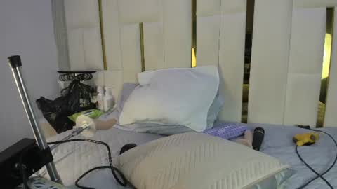 mia_vy online show from July 15, 2026, 3:01 am