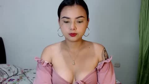 mia_w22 online show from November 19, 2025, 9:20 am